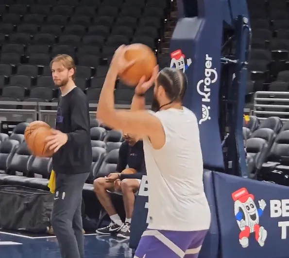 开云-恢复神速！狄龙目前已经拆掉石膏，今日可以完成投篮训练